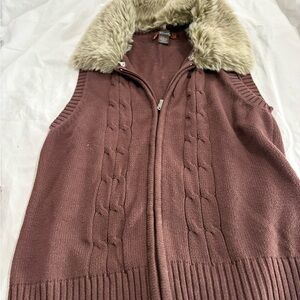 Women's Brown Cable Knit Sweater Vest with Faux Fur Collar
